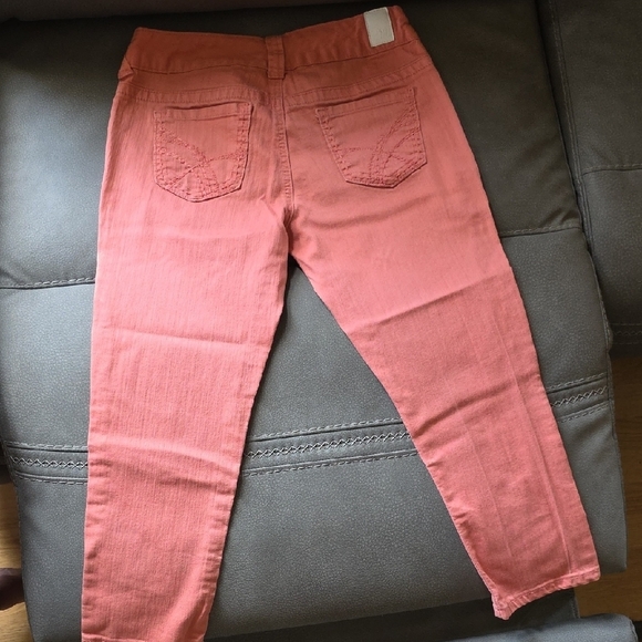 Maurices Women's Capris in Rust- Size Medium - Picture 2 of 2